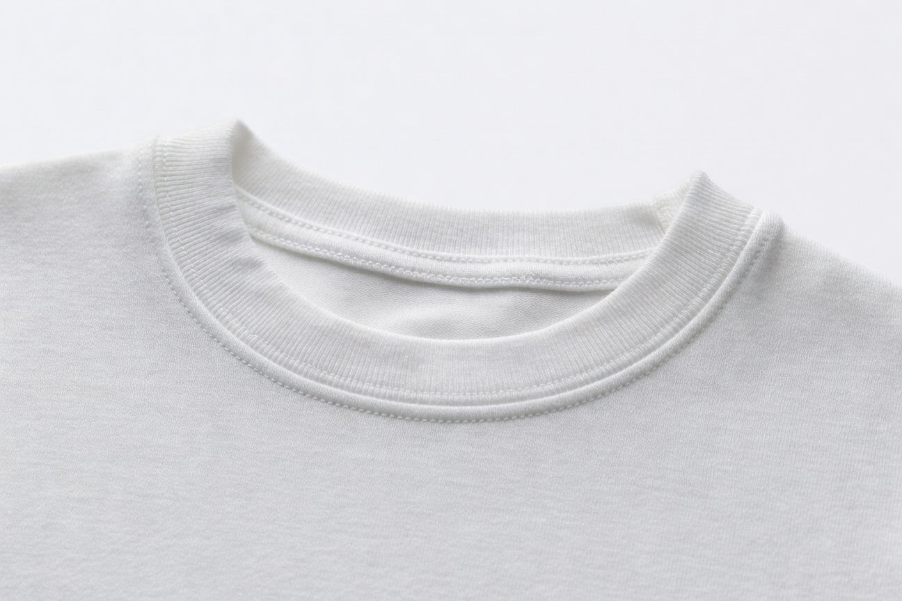 Camiseta Blanca Detail