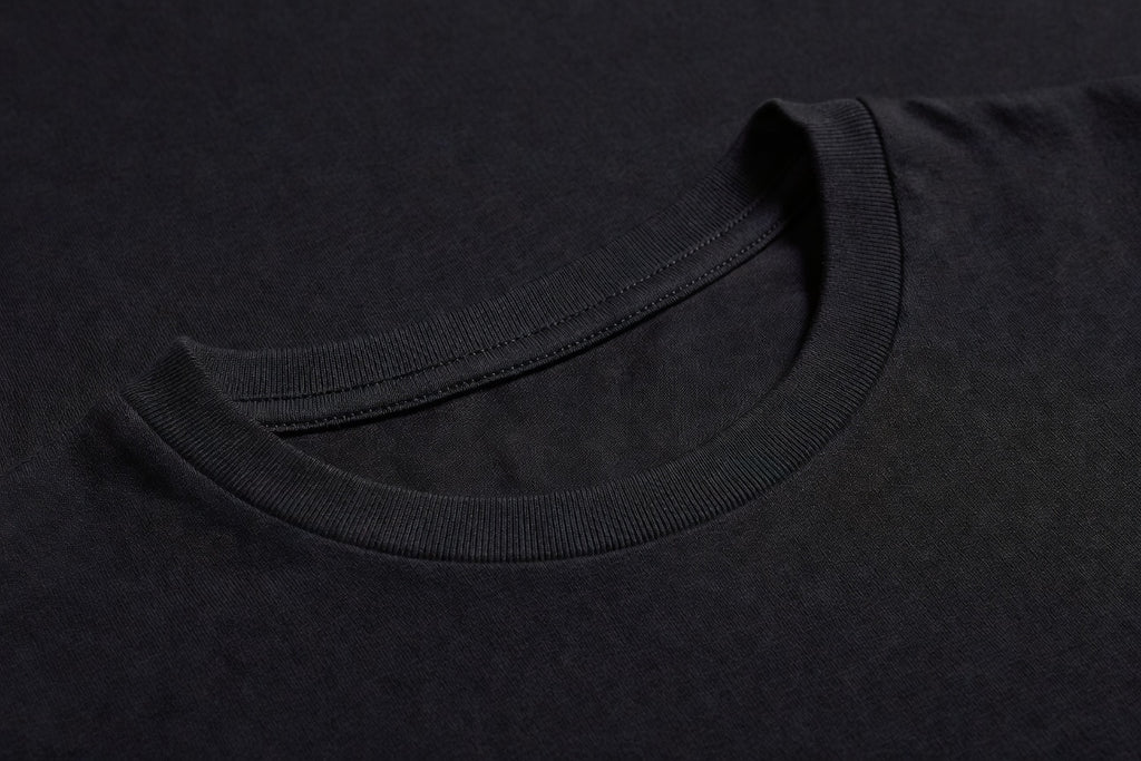 Camiseta Negra Detail